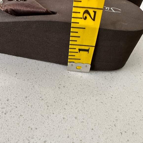 JUSTICE NWT BROWN FLIP FLOPS SHOES SIZE 8 (TWEEN-ADULT SIZE) - Picture 4 of 5